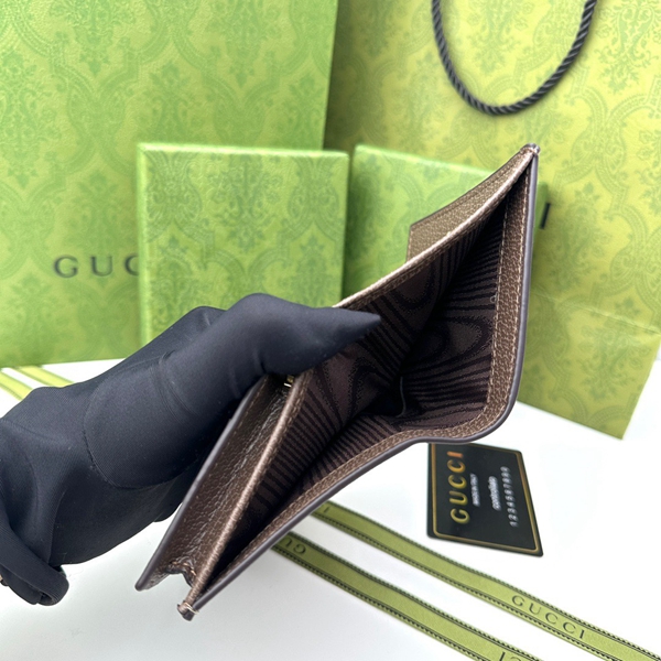 グッチ財布コピー着用イメージ